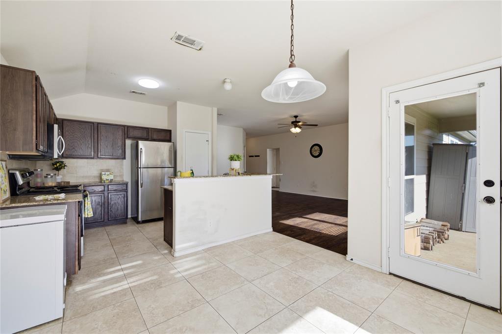 1003 Lakeshore Boulevard Property Photo 7