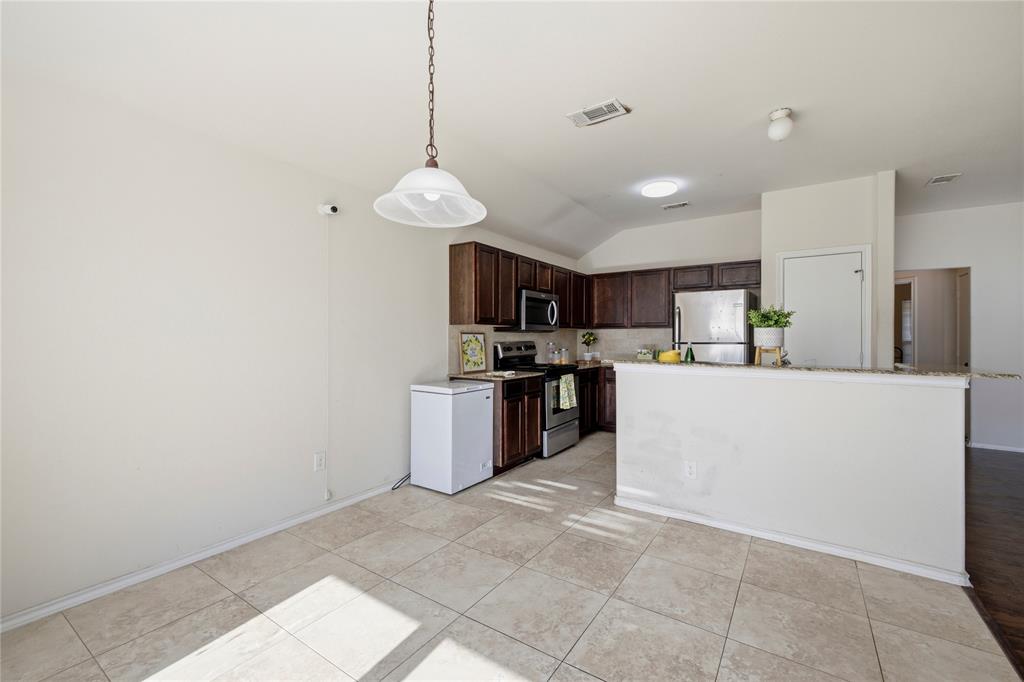 1003 Lakeshore Boulevard Property Photo 8