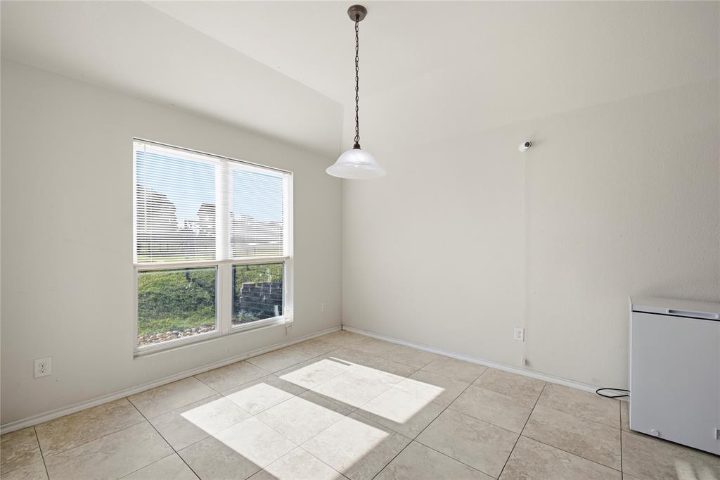 1003 Lakeshore Boulevard Property Photo 9