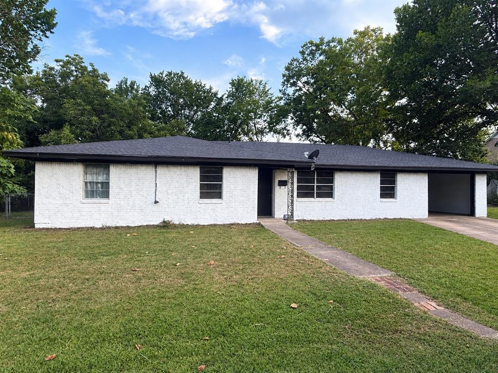 150 E Cooper Street Property Photo 1