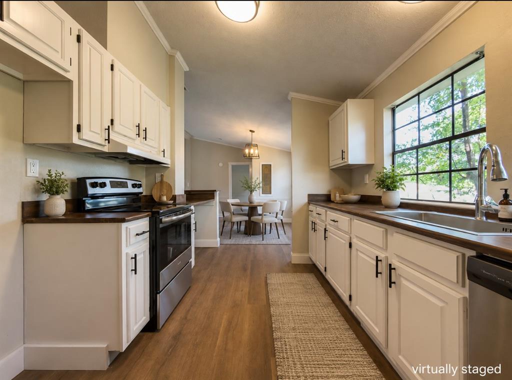109 Brookshire Property Photo 7