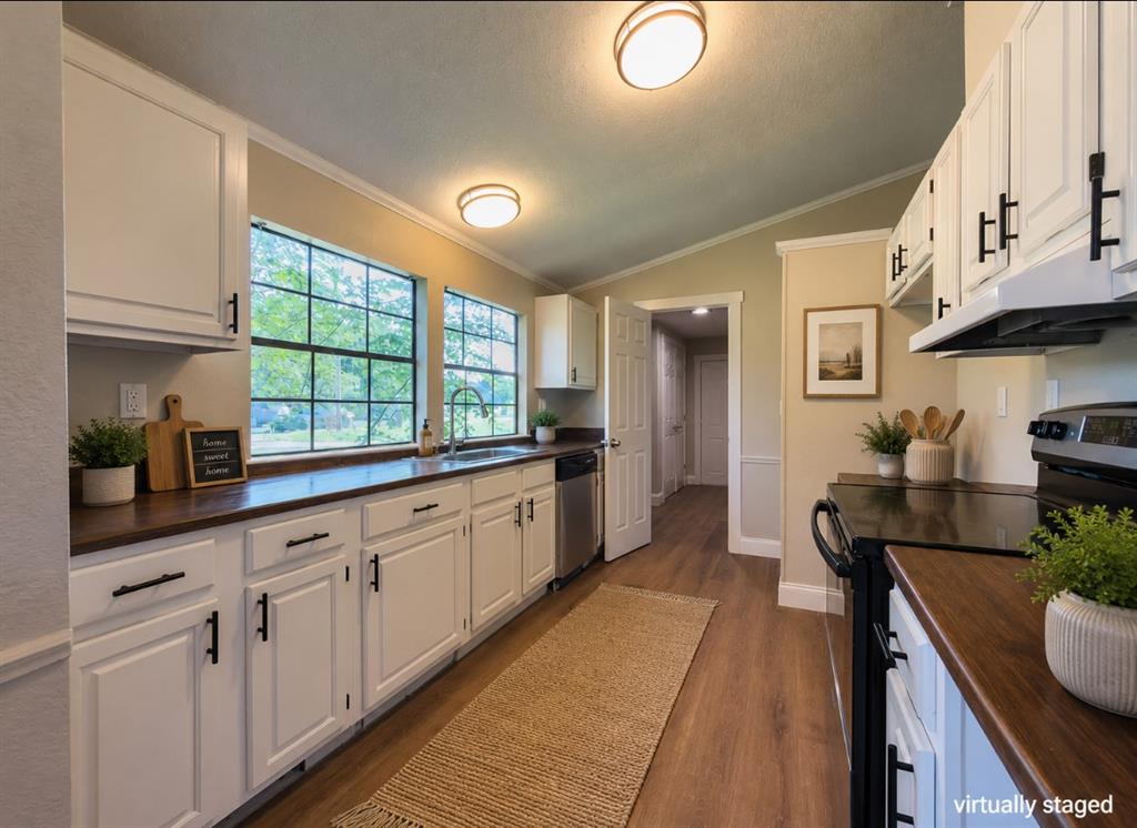 109 Brookshire Property Photo 8