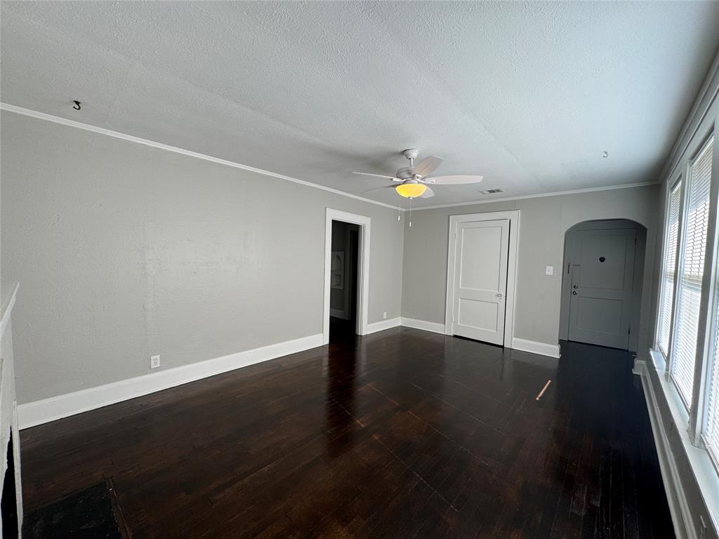 660 Ockley Drive 7 Property Photo 2