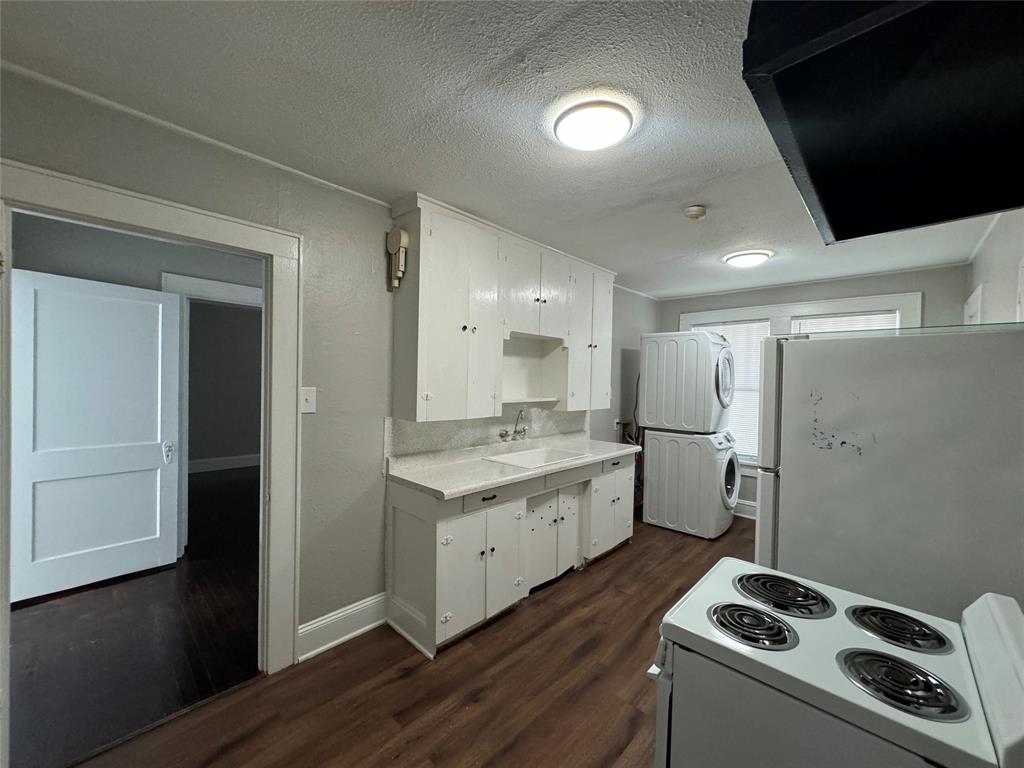 660 Ockley Drive 7 Property Photo 3
