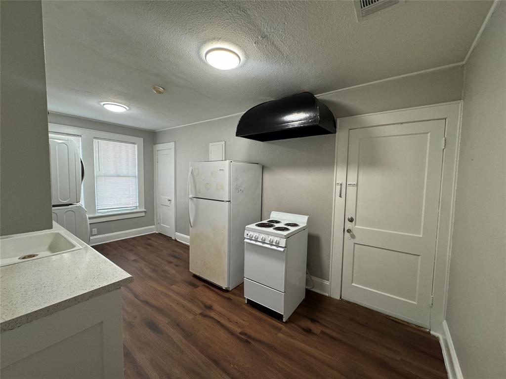 660 Ockley Drive 7 Property Photo 4