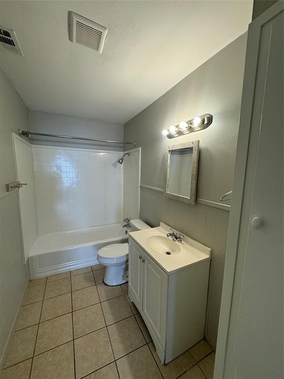 660 Ockley Drive 7 Property Photo 8