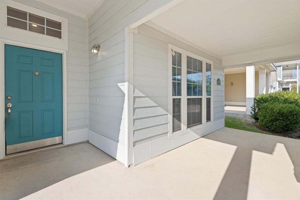 1504 Oakcrest Drive Property Photo 1