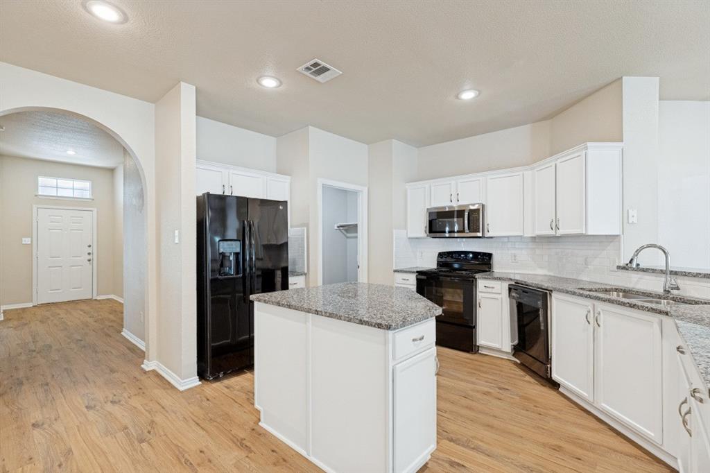 1504 Oakcrest Drive Property Photo 14