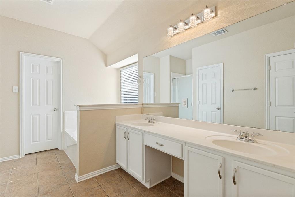 1504 Oakcrest Drive Property Photo 23