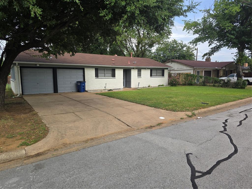 304 Salem Drive Property Photo 2