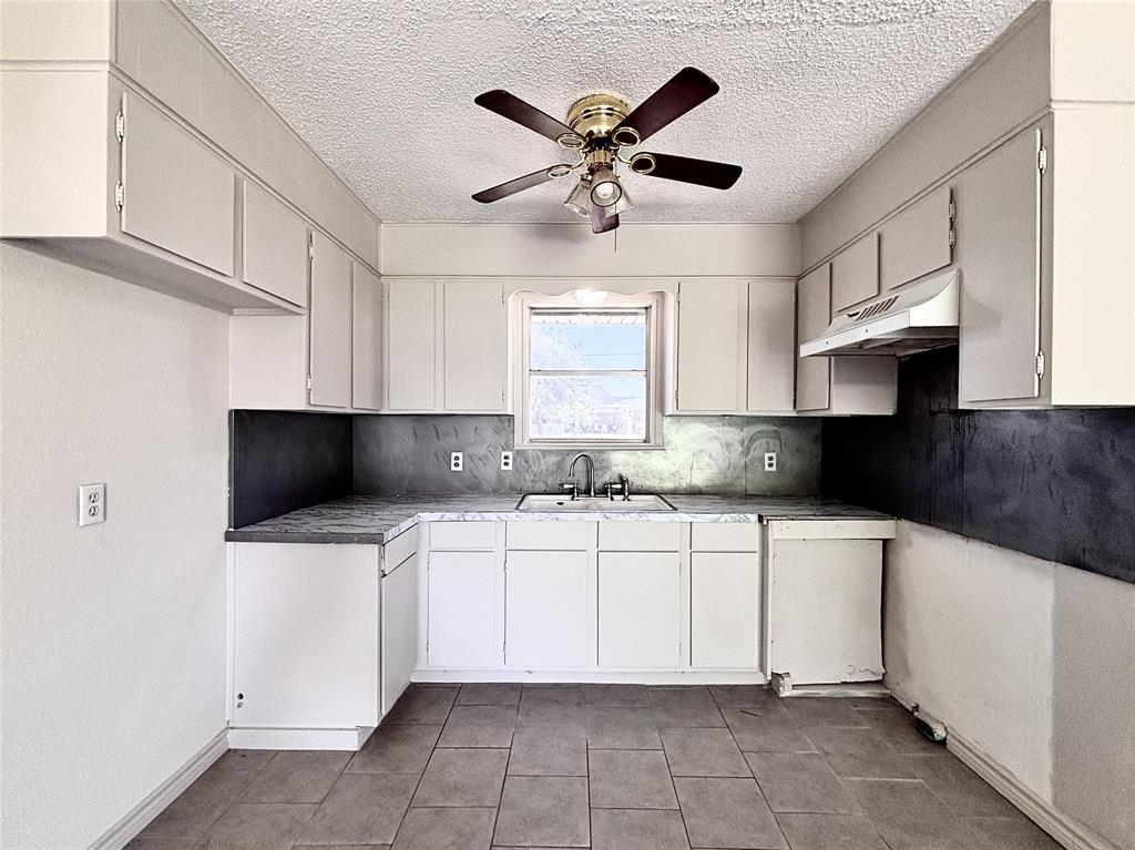 209 Prairie Avenue Property Photo 7