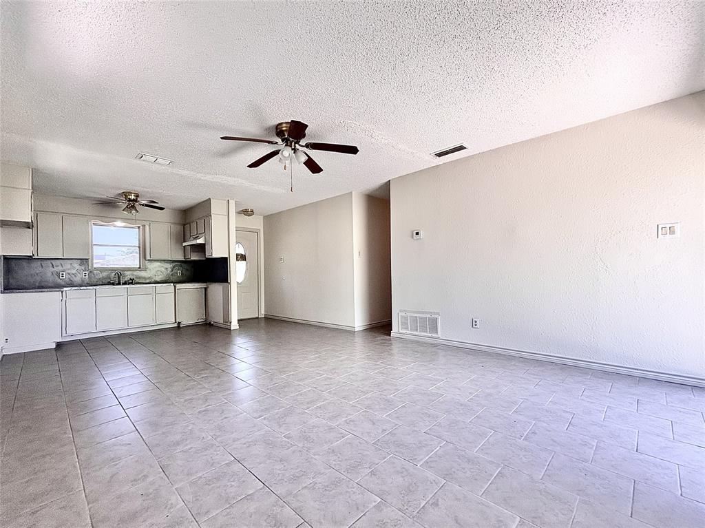 209 Prairie Avenue Property Photo 9
