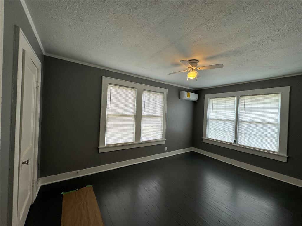 660 Ockley Drive 3 Property Photo 6