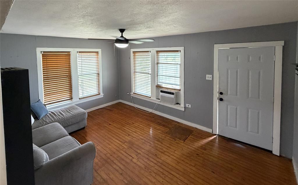 267 N Katy Road Property Photo 4
