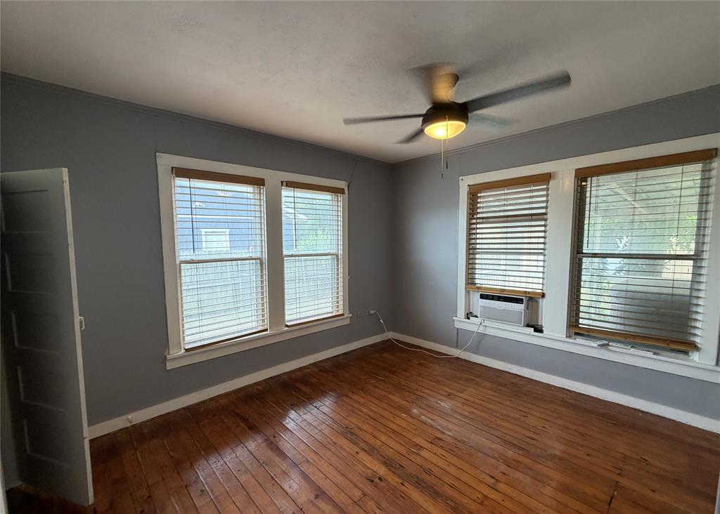 267 N Katy Road Property Photo 6