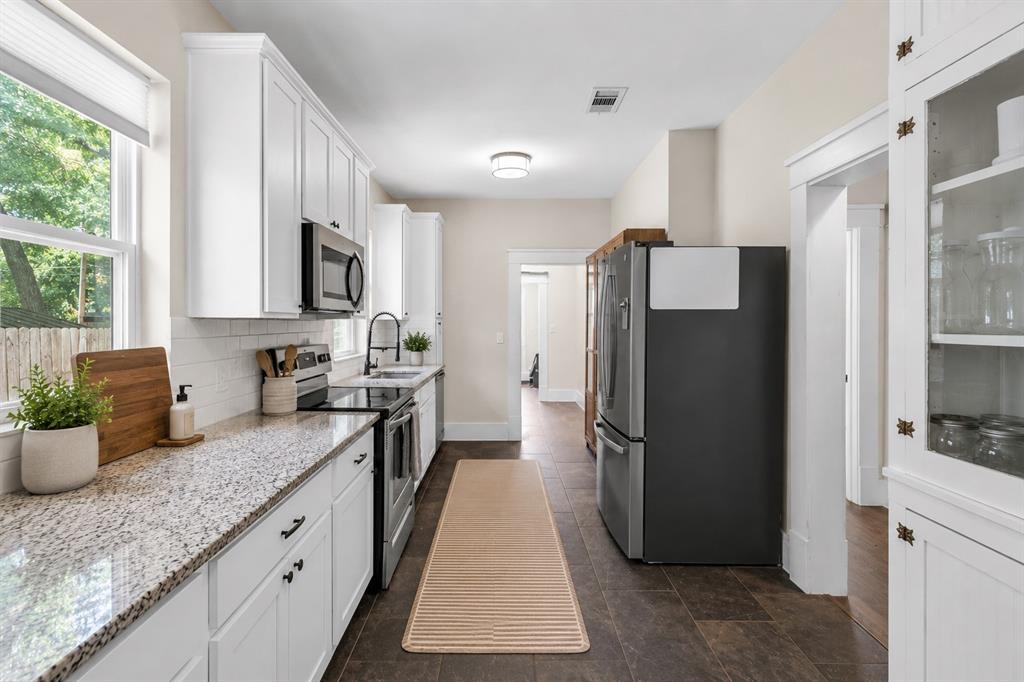 406 S Montreal Avenue Property Photo 7