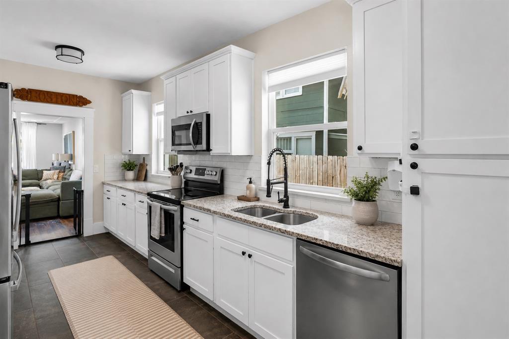 406 S Montreal Avenue Property Photo 8