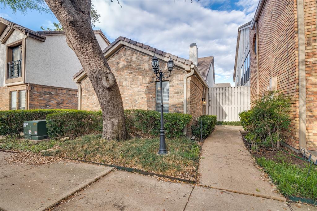 17018 Planters Row Property Photo 1