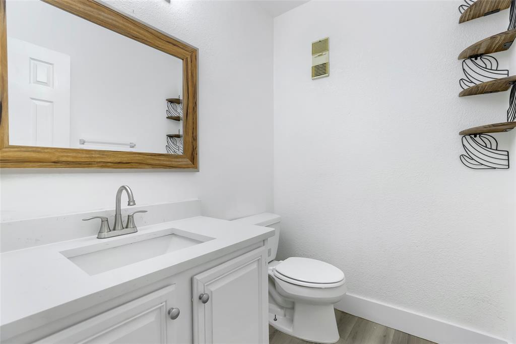 6817 Wickliff Trail Property Photo 23