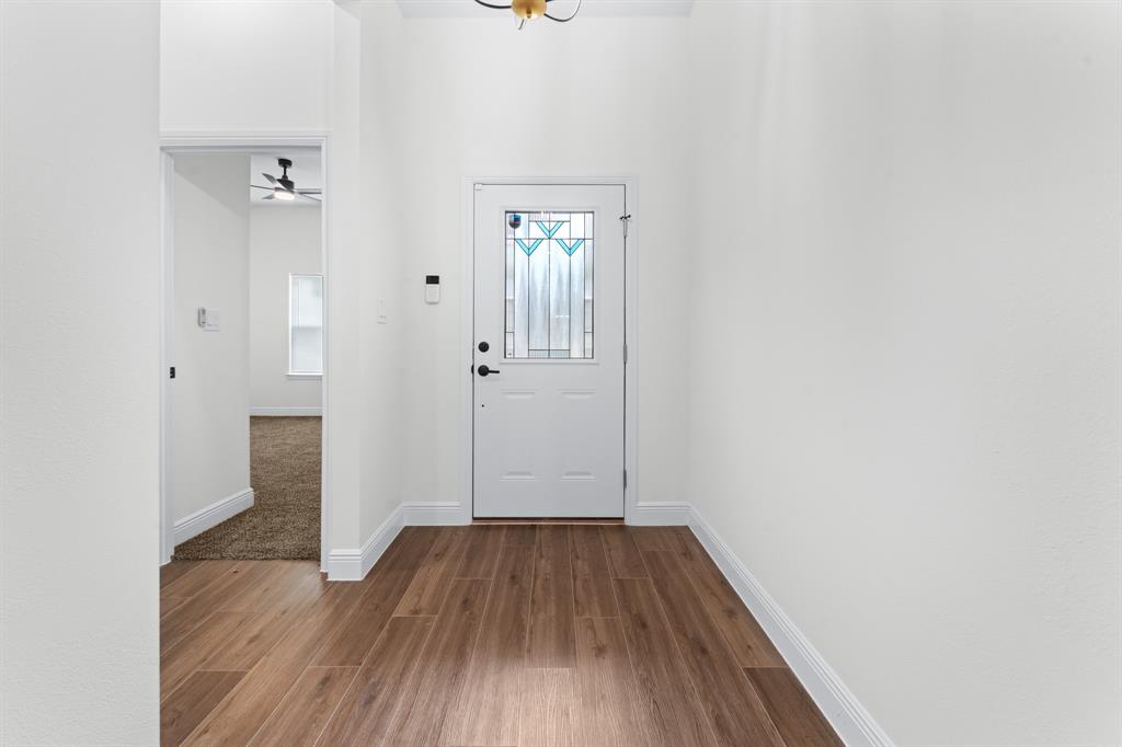 4507 Metropolitan Avenue Property Photo 3