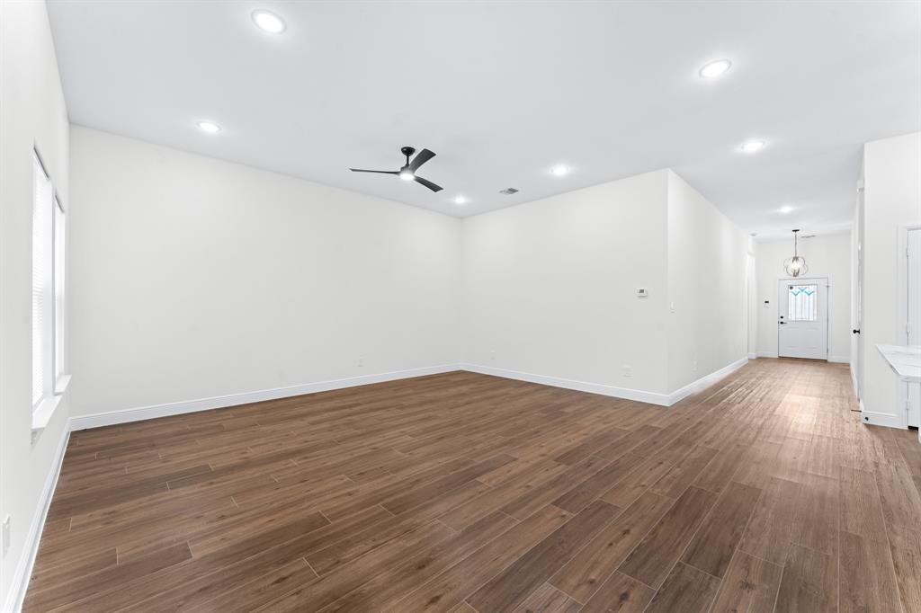 4507 Metropolitan Avenue Property Photo 4