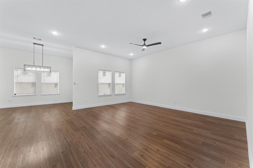 4507 Metropolitan Avenue Property Photo 5