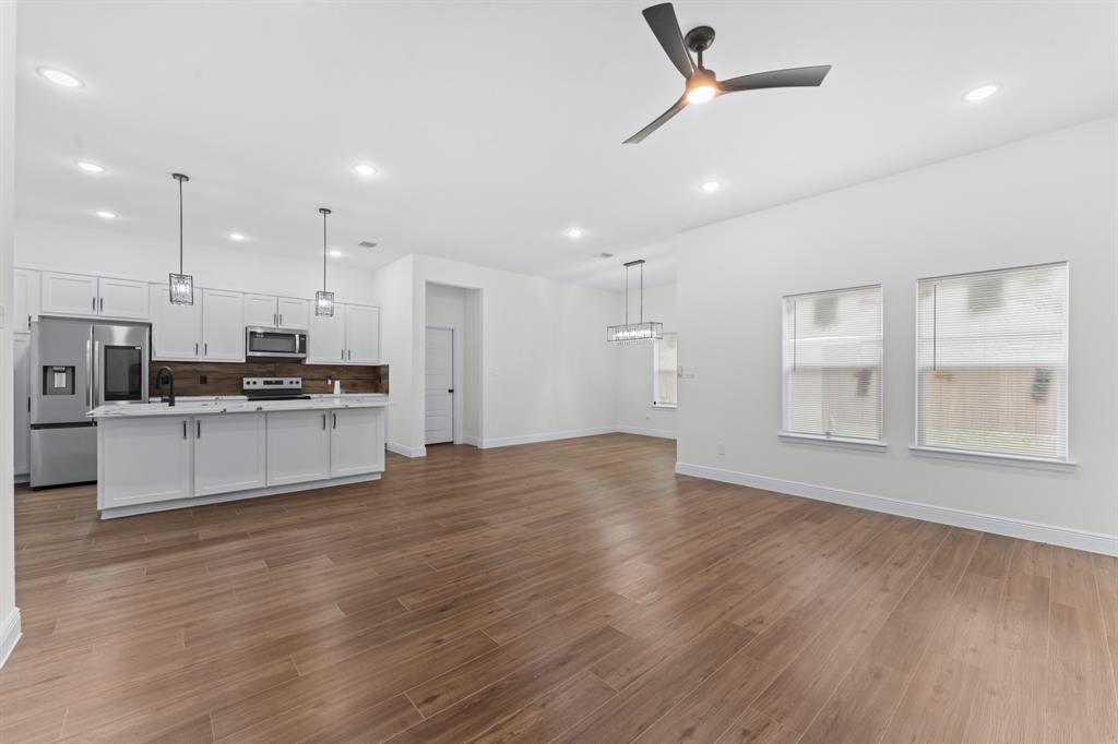 4507 Metropolitan Avenue Property Photo 6