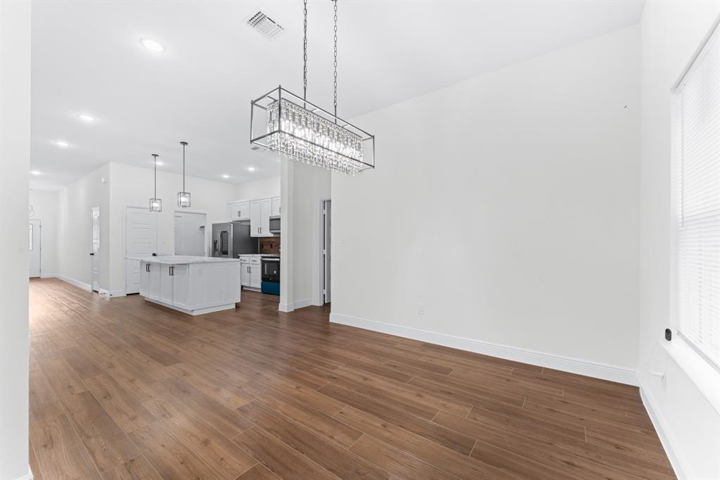 4507 Metropolitan Avenue Property Photo 9