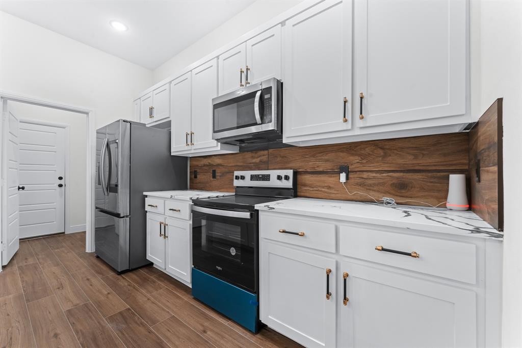 4507 Metropolitan Avenue Property Photo 10