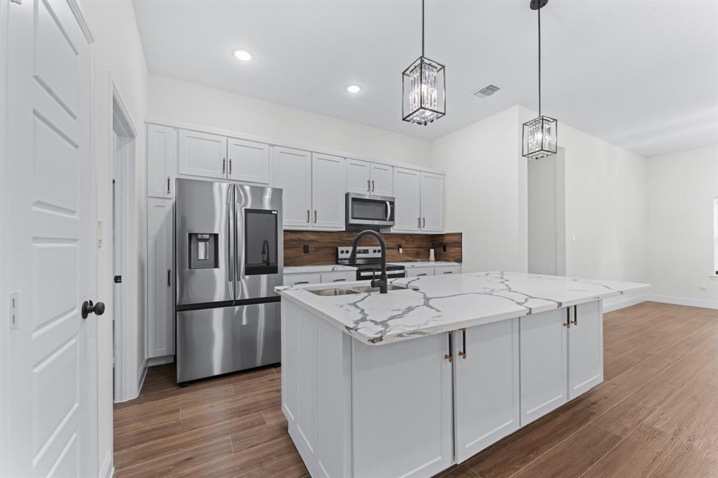 4507 Metropolitan Avenue Property Photo 11