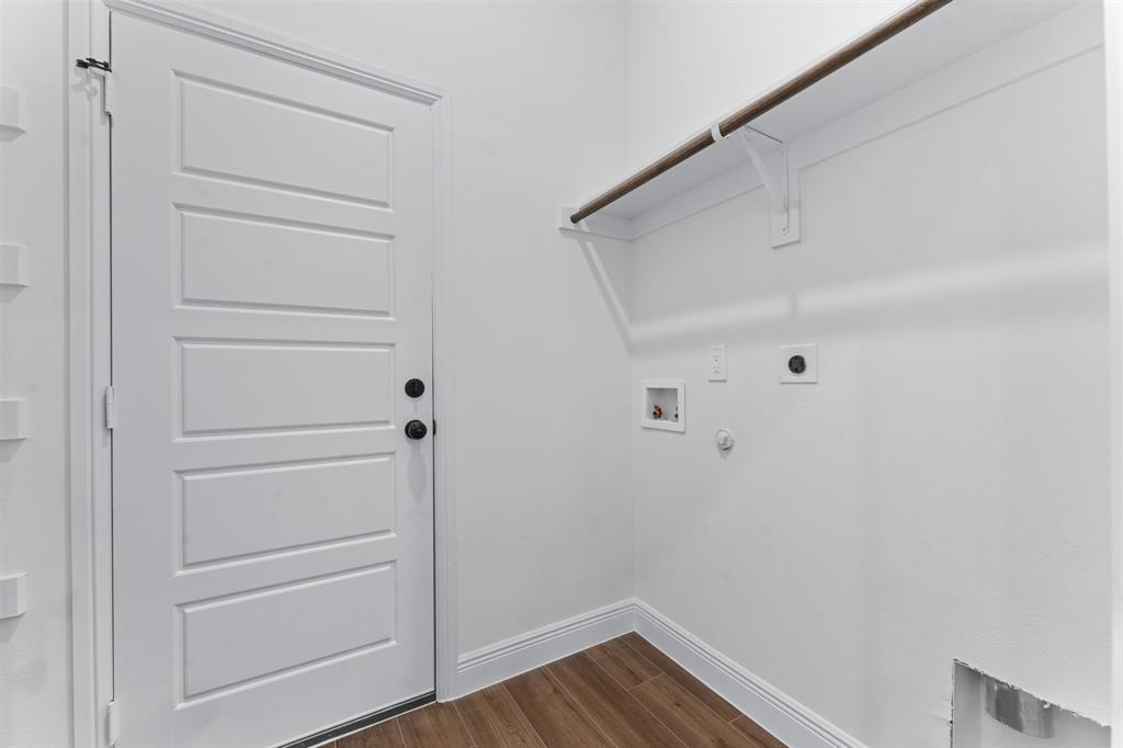 4507 Metropolitan Avenue Property Photo 13