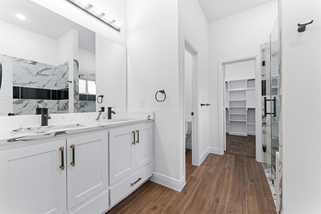4507 Metropolitan Avenue Property Photo 14