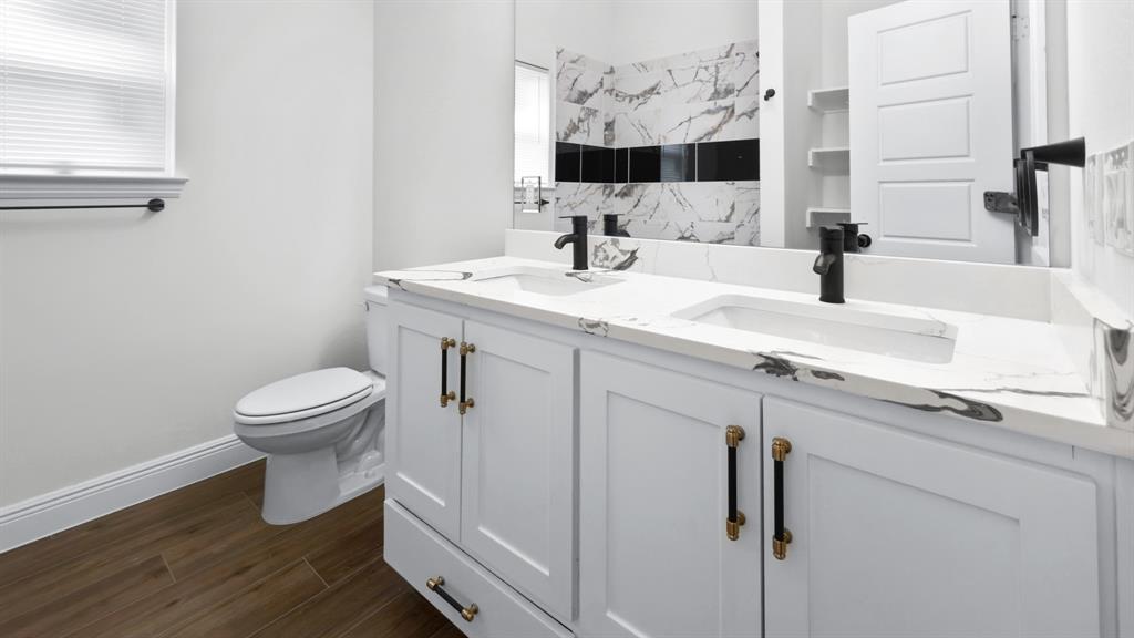 4507 Metropolitan Avenue Property Photo 26