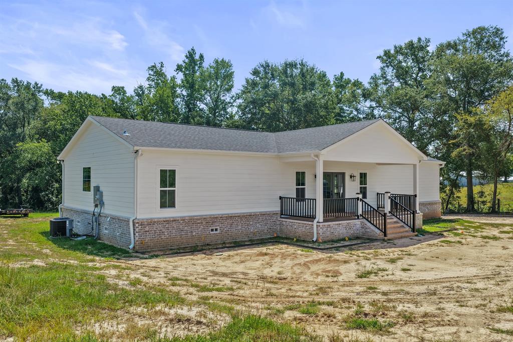 562 County Road 4230 Property Photo 2