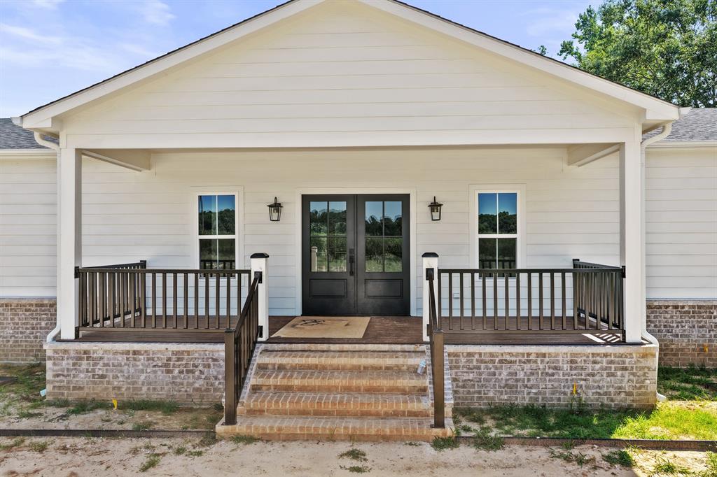 562 County Road 4230 Property Photo 3
