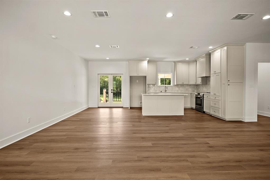 562 County Road 4230 Property Photo 6