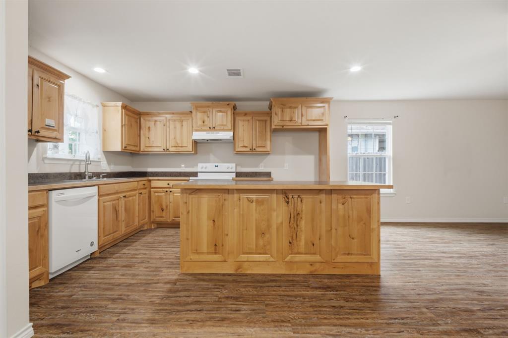 114 Wade Street Property Photo 4