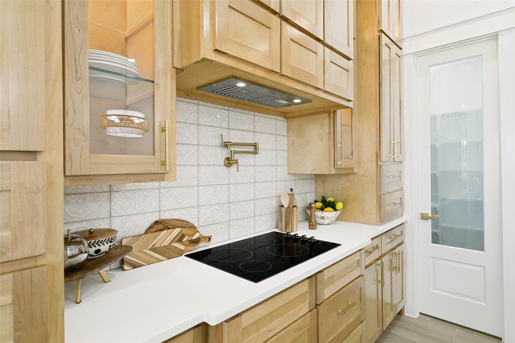 3641 Travis Avenue Property Photo 13