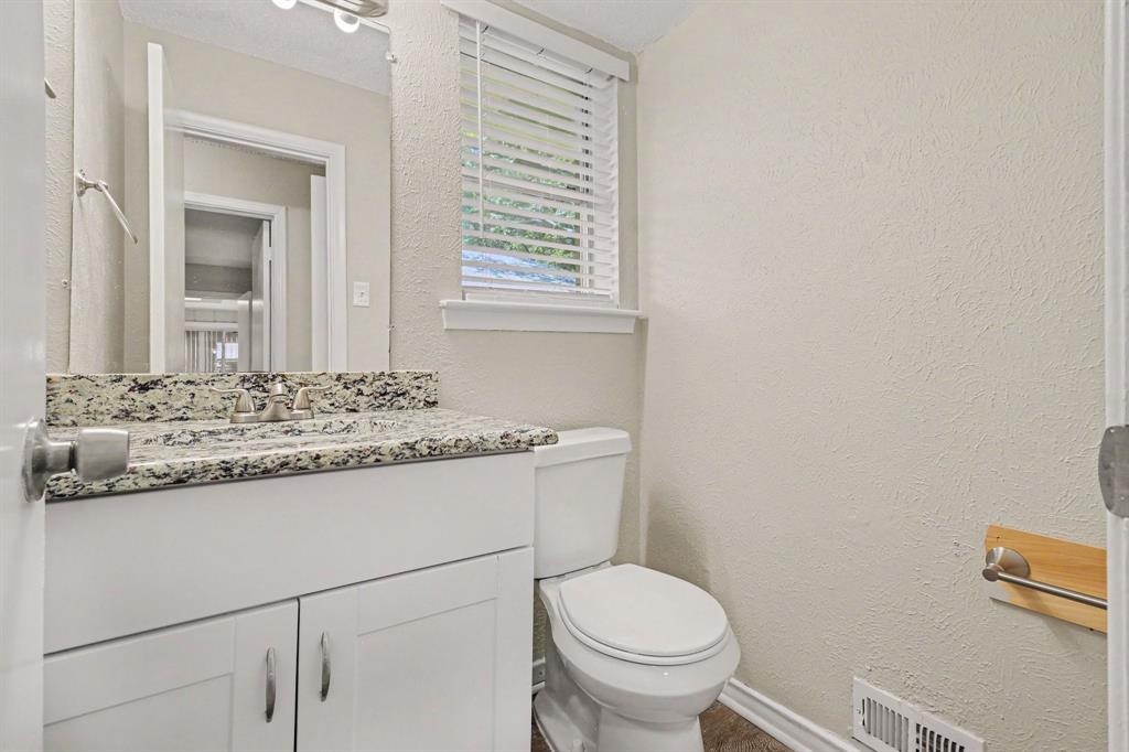914 Bromwich Street Property Photo 22