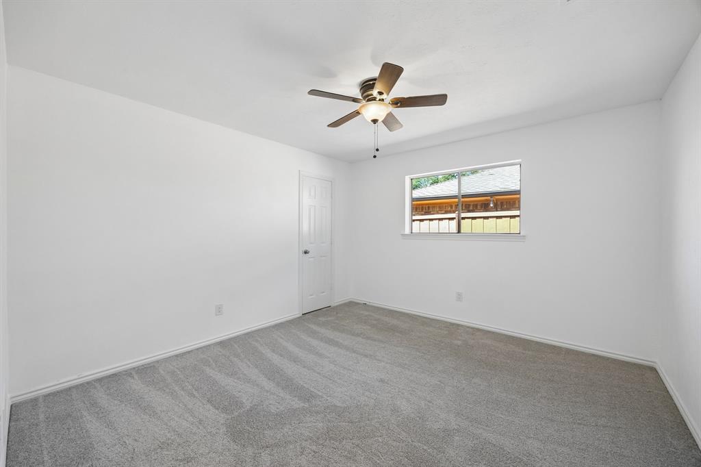 10014 Hickory Crossing Property Photo 11