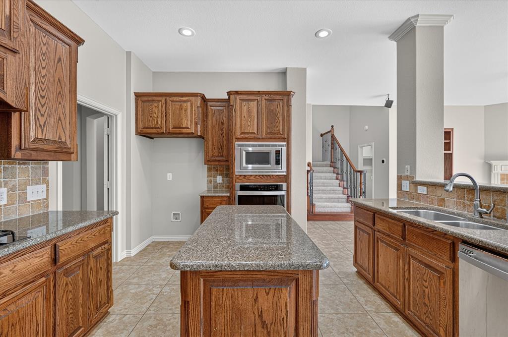 10987 Apple Valley Drive Property Photo 17