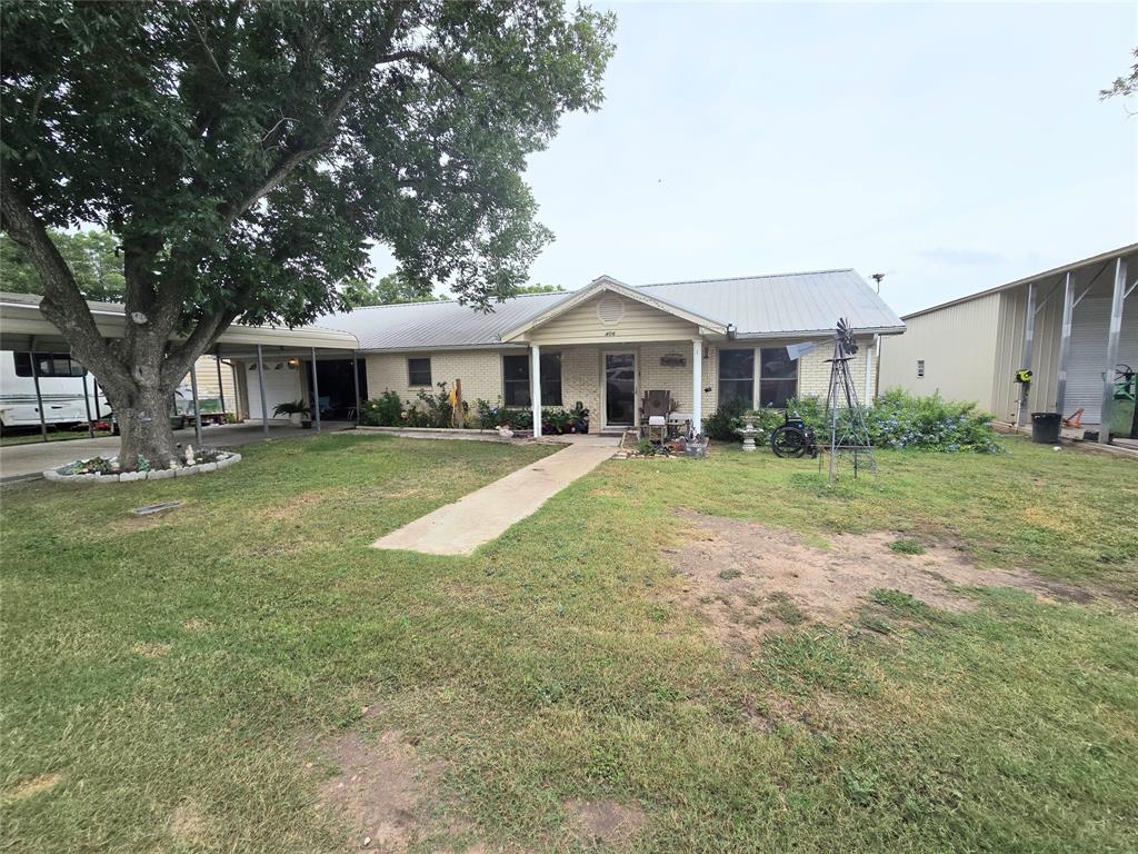 406 N Goliad