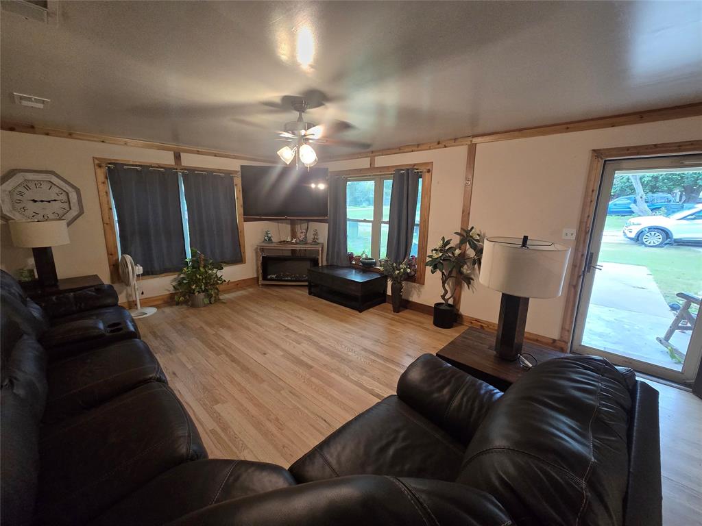 406 N Goliad Property Photo 3