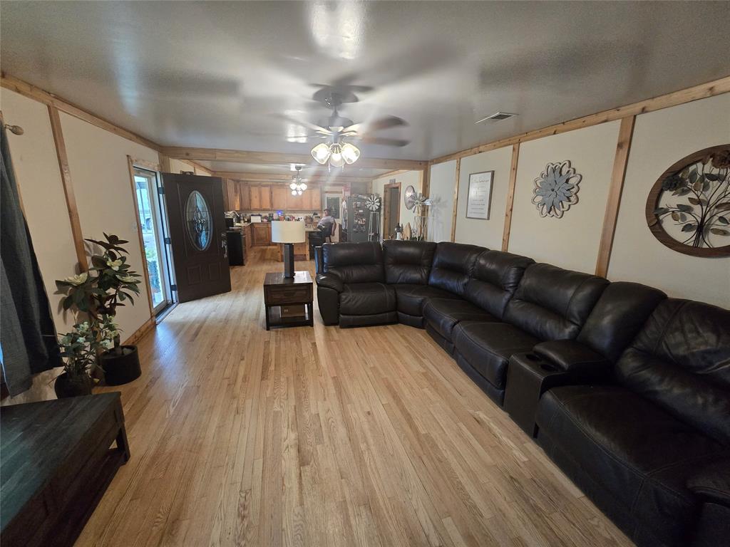 406 N Goliad Property Photo 4