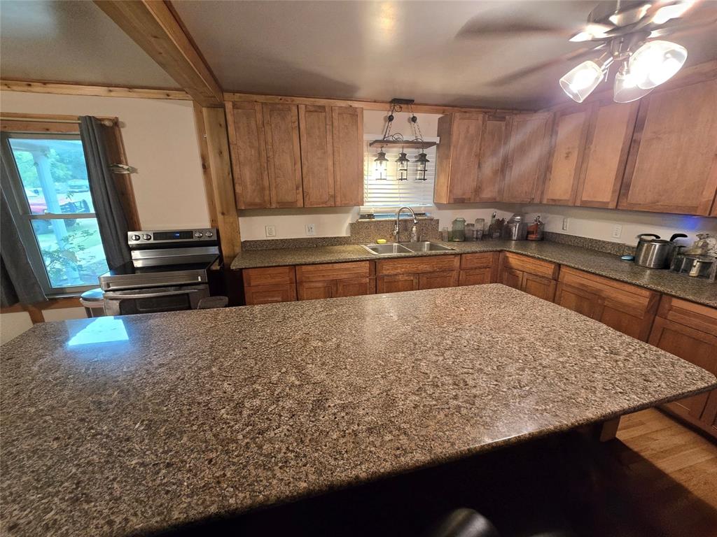 406 N Goliad Property Photo 8