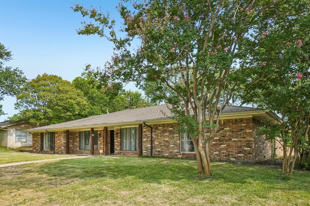 2305 Merrimac Drive Property Photo 1