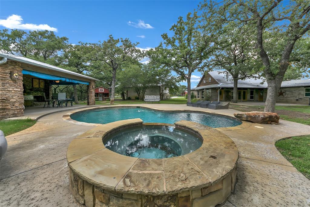 3911 N Highway 281 Property Photo 15