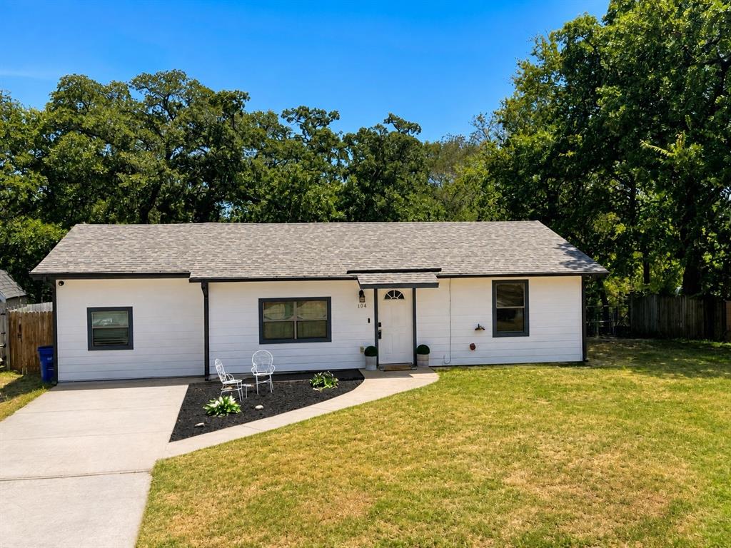 104 Lynn Drive Property Photo 1