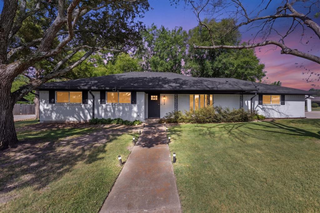 112 Royal Lane Property Photo 4