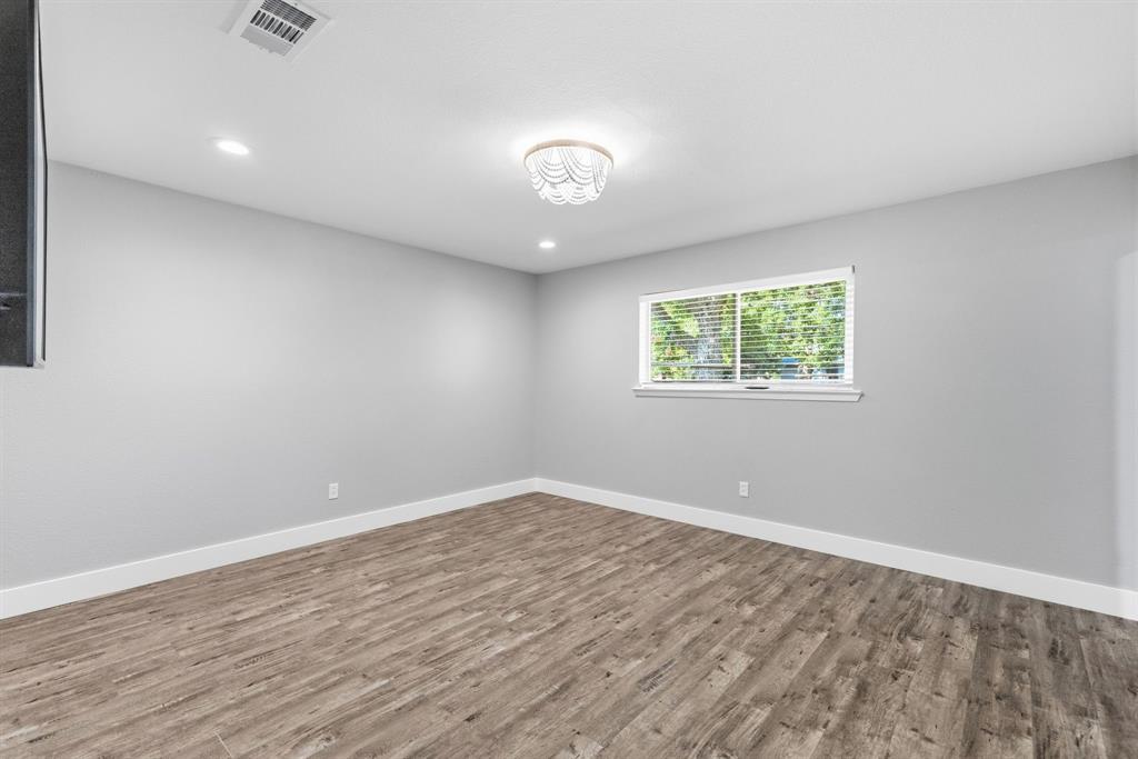 112 Royal Lane Property Photo 24
